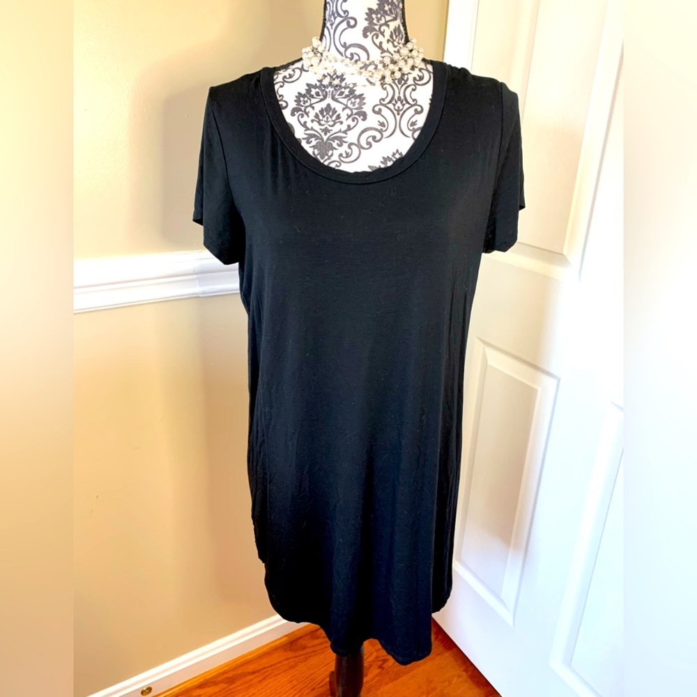 Blossom by P. - women’s black, tshirt, high-low, size Lg